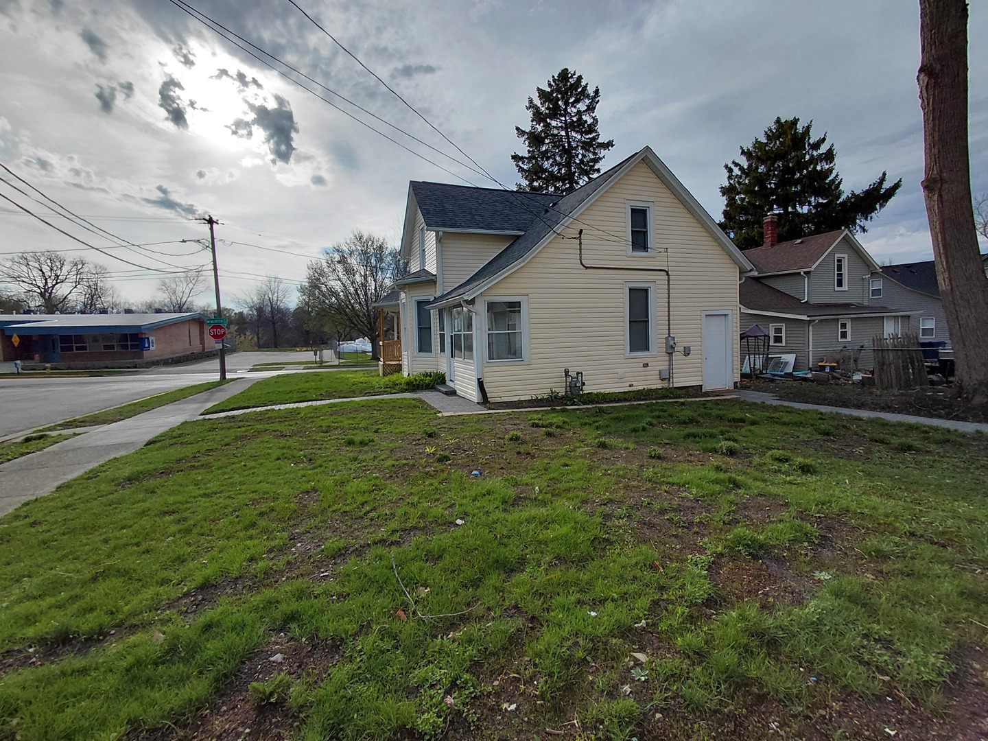 523 S McAlister Avenue, Waukegan, IL 60085