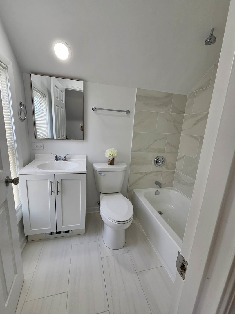 523 S McAlister Avenue, Waukegan, IL 60085