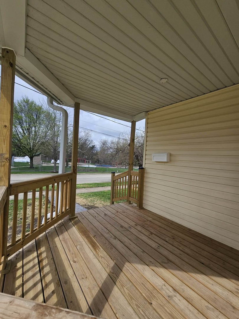 523 S McAlister Avenue, Waukegan, IL 60085