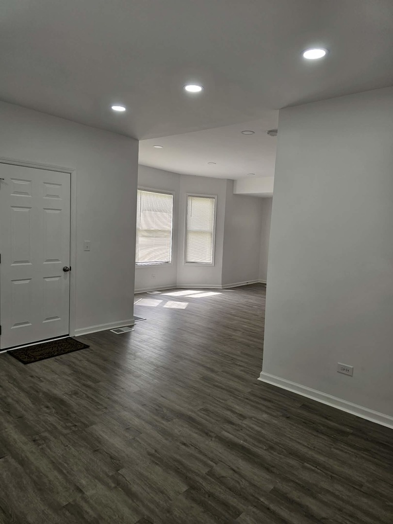 523 S McAlister Avenue, Waukegan, IL 60085