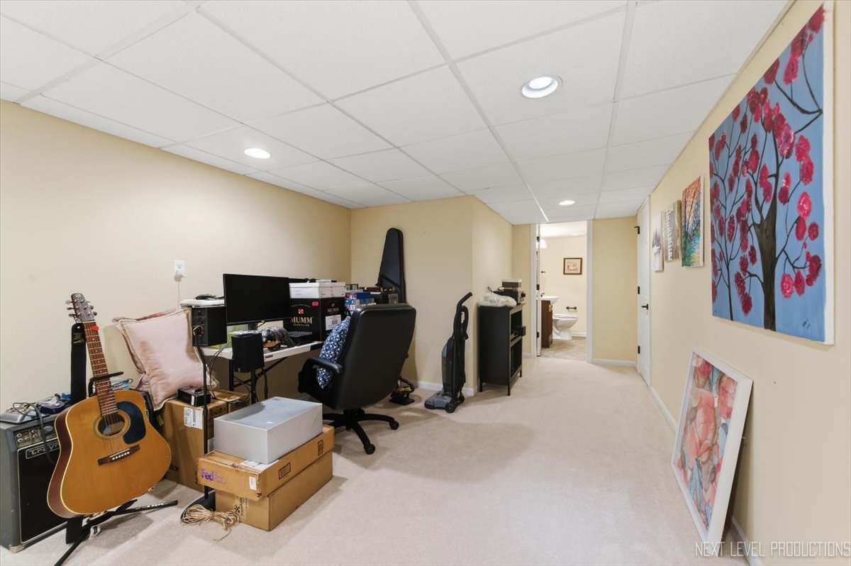 320 ESSEX Court, Aurora, IL 60504