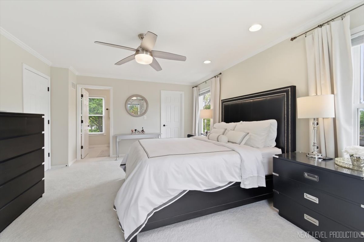 320 ESSEX Court, Aurora, IL 60504