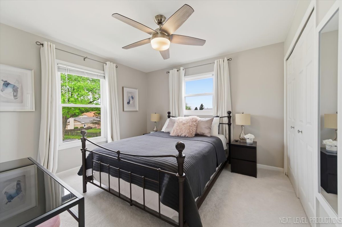 320 ESSEX Court, Aurora, IL 60504