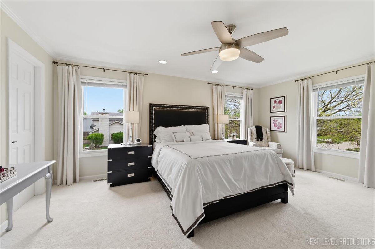 320 ESSEX Court, Aurora, IL 60504