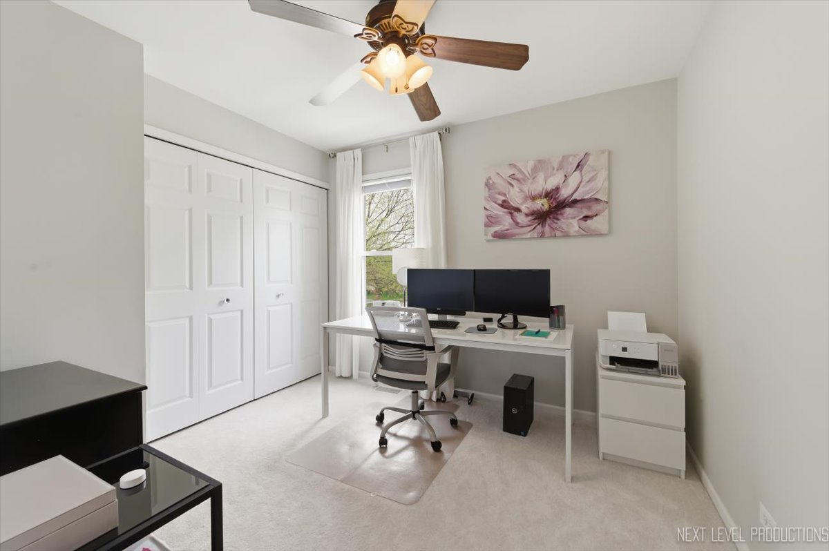 320 ESSEX Court, Aurora, IL 60504