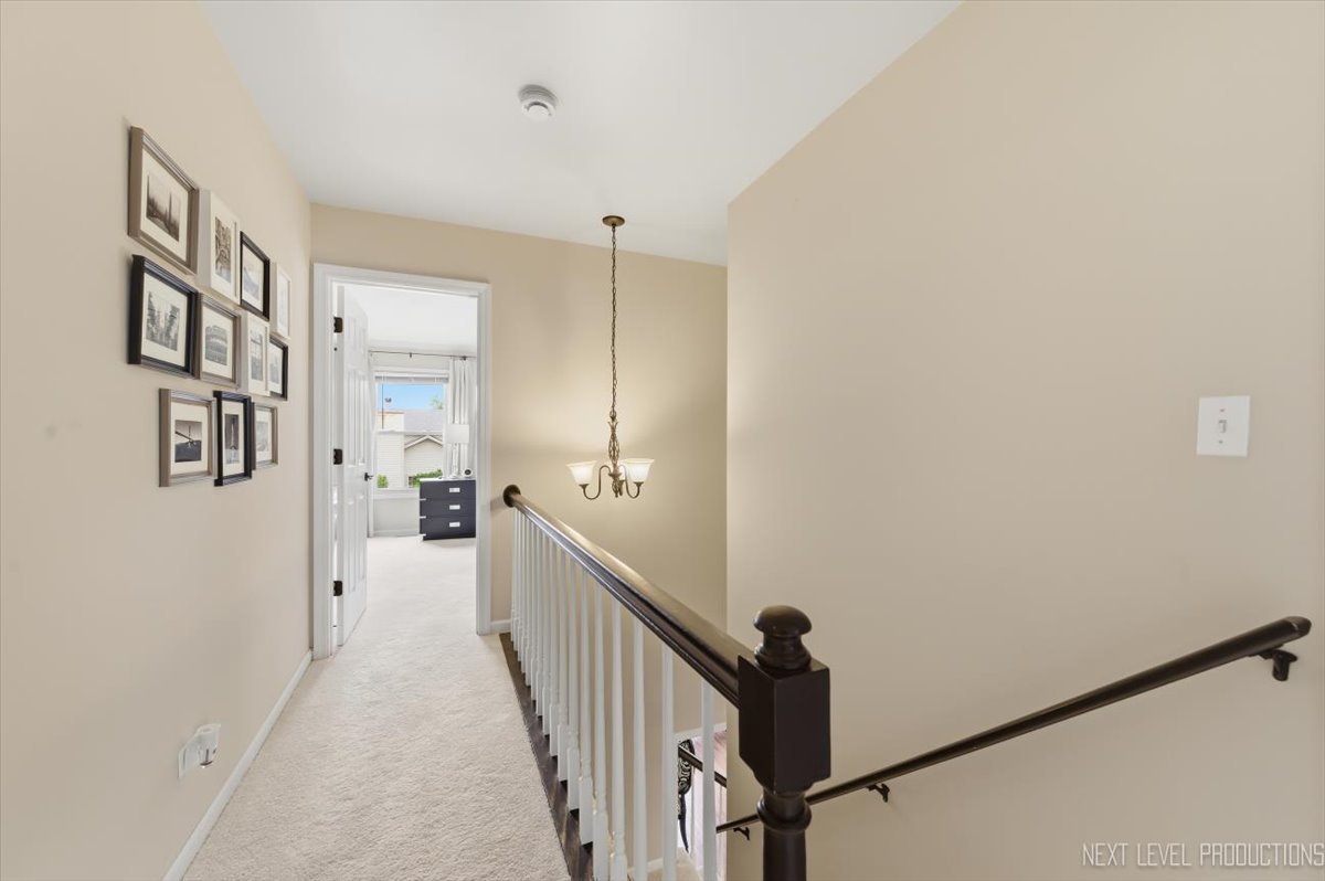 320 ESSEX Court, Aurora, IL 60504