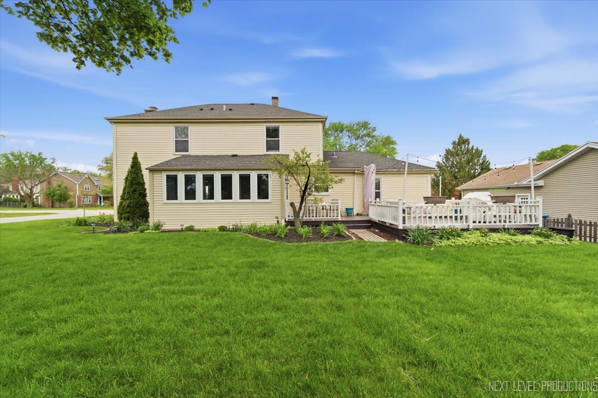 320 ESSEX Court, Aurora, IL 60504