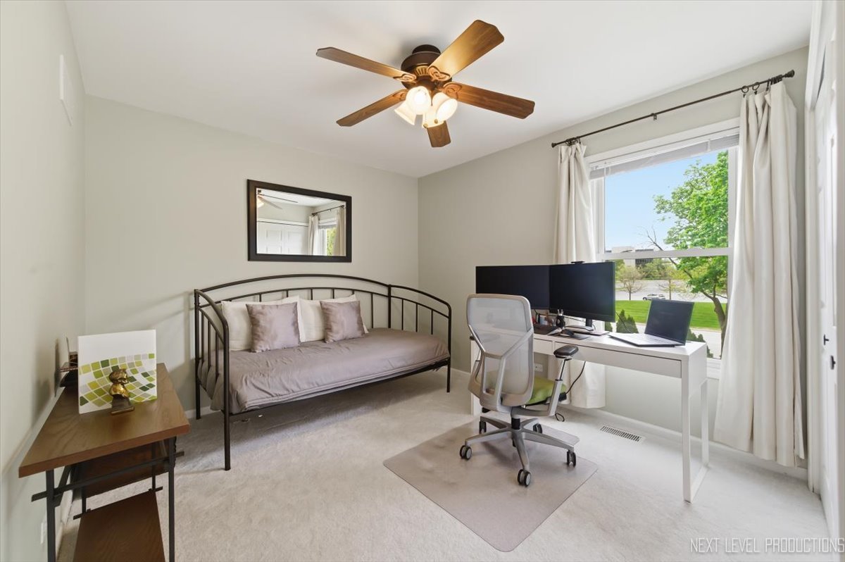 320 ESSEX Court, Aurora, IL 60504