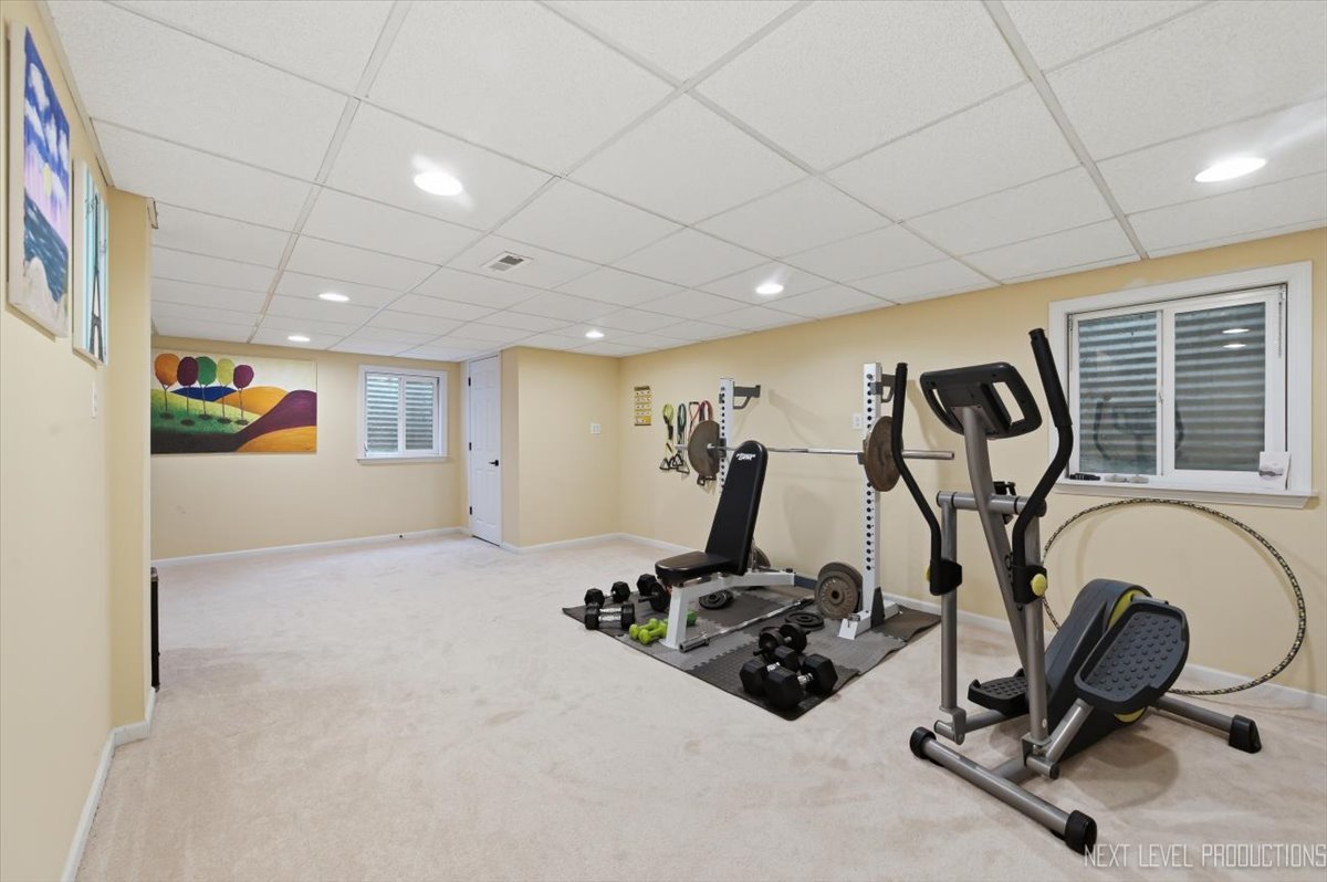 320 ESSEX Court, Aurora, IL 60504