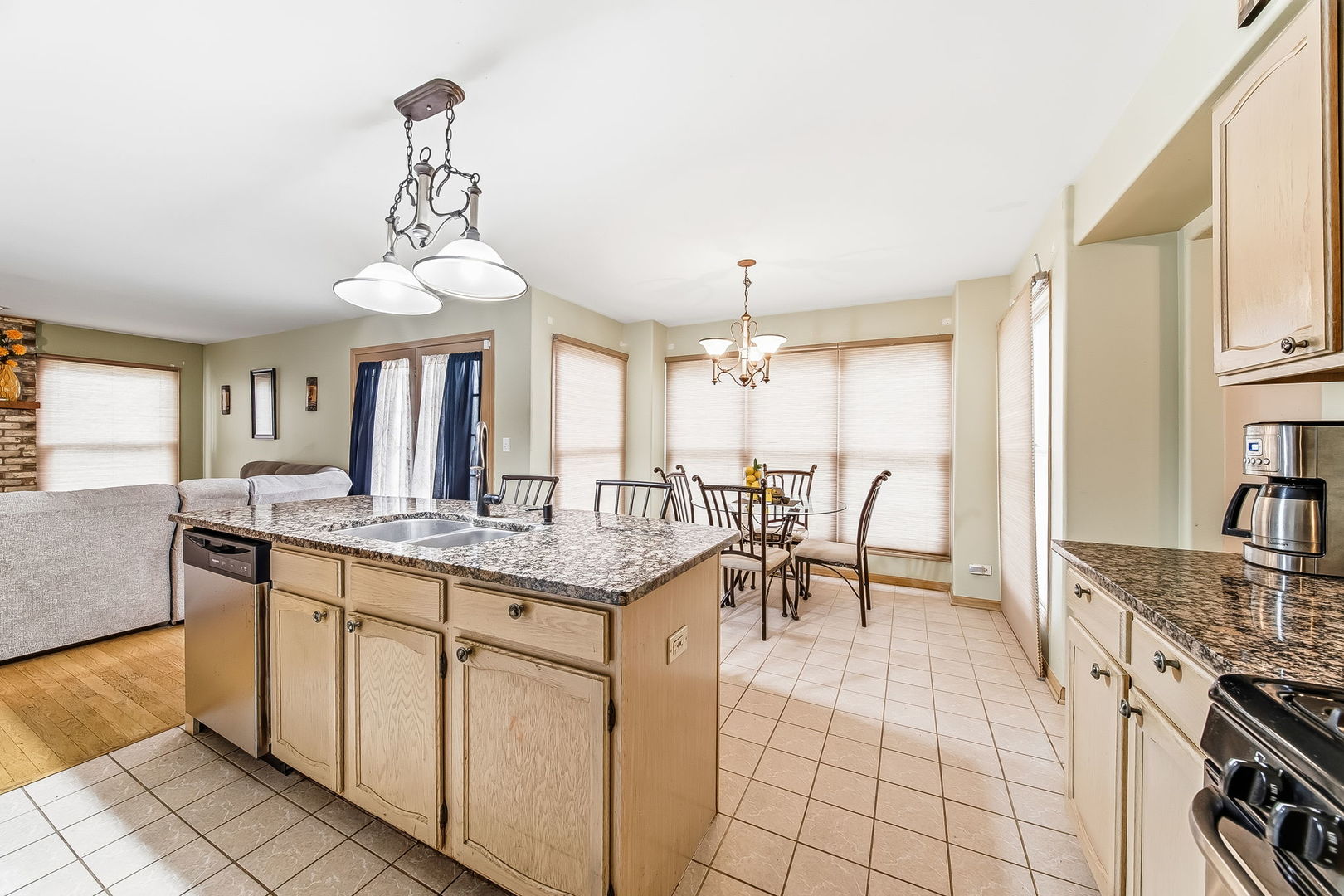 275 Farmhill Drive, Algonquin, IL 60102