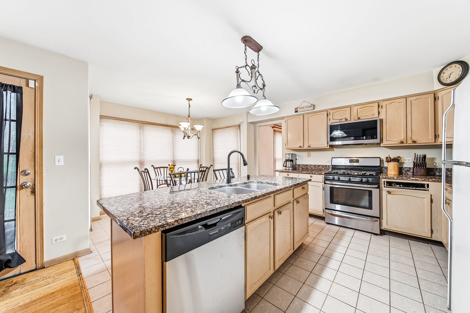 275 Farmhill Drive, Algonquin, IL 60102