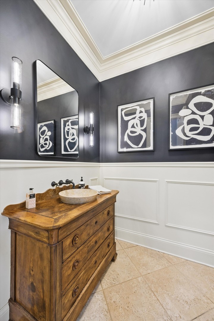 11 S Adams Street, Hinsdale, IL 60521