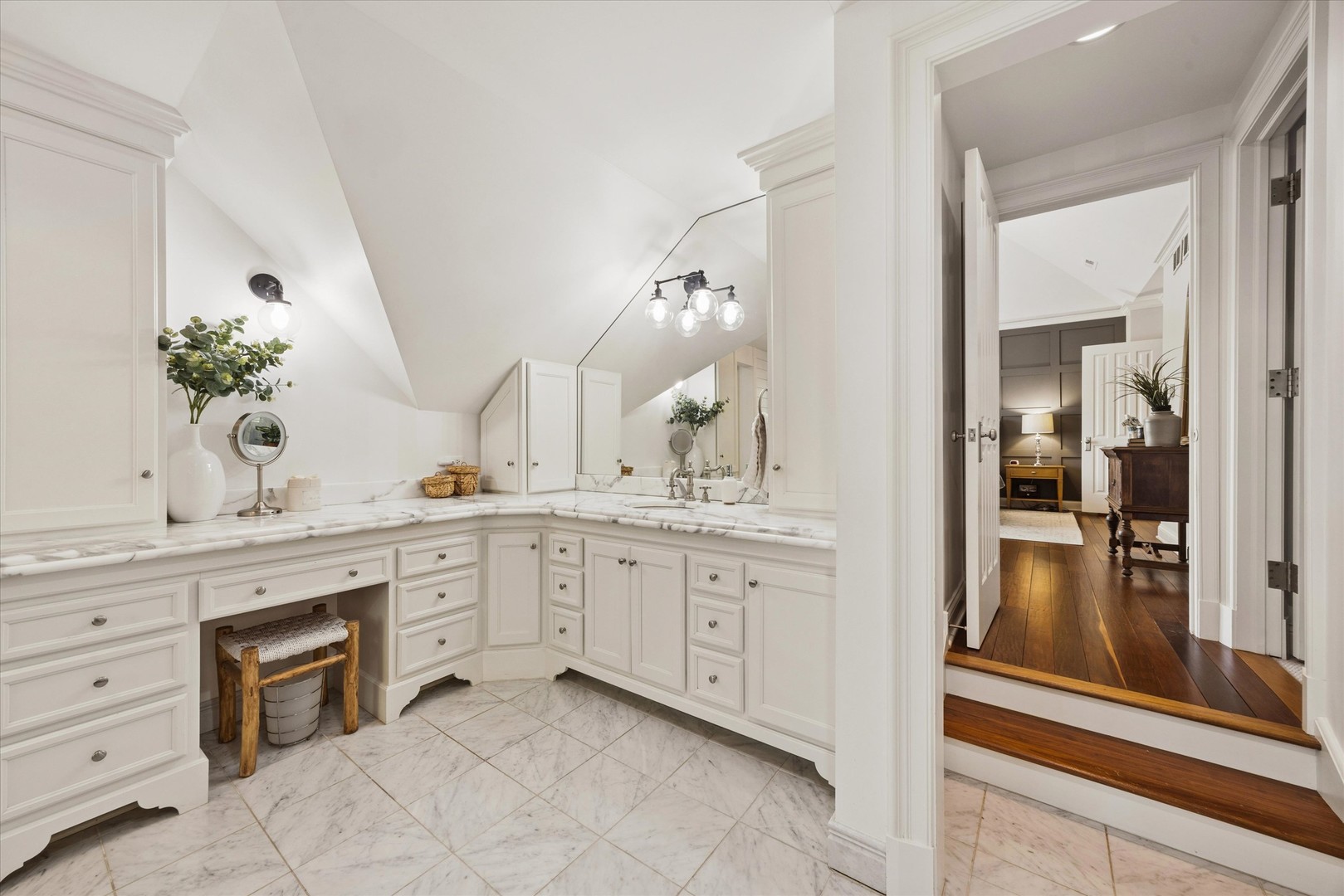 11 S Adams Street, Hinsdale, IL 60521