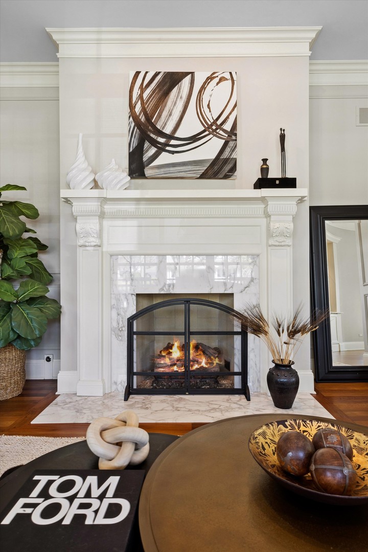 11 S Adams Street, Hinsdale, IL 60521