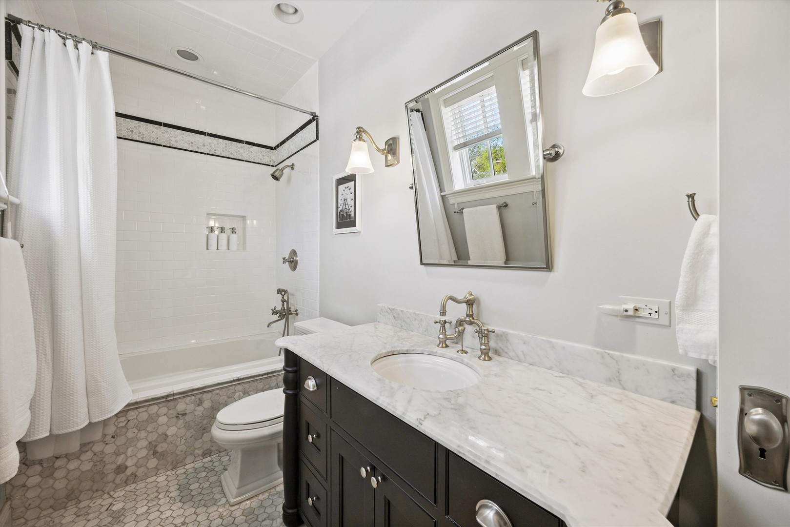 11 S Adams Street, Hinsdale, IL 60521