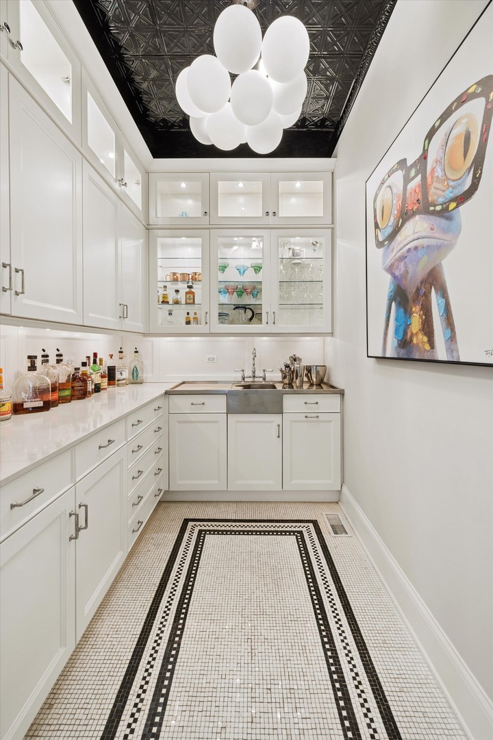 11 S Adams Street, Hinsdale, IL 60521