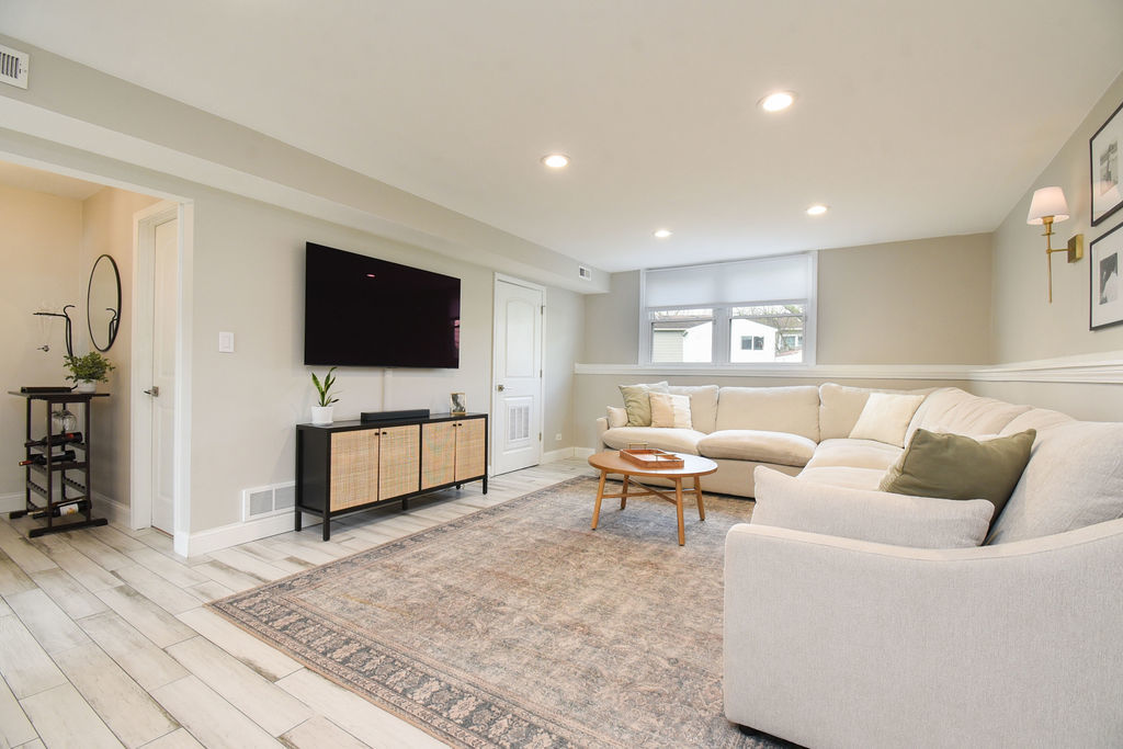 1112 N Old Bridge Road, Palatine, IL 60067