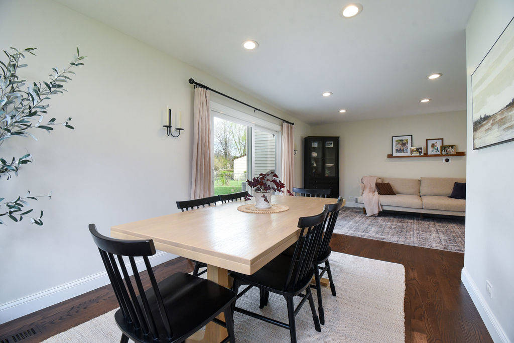 1112 N Old Bridge Road, Palatine, IL 60067