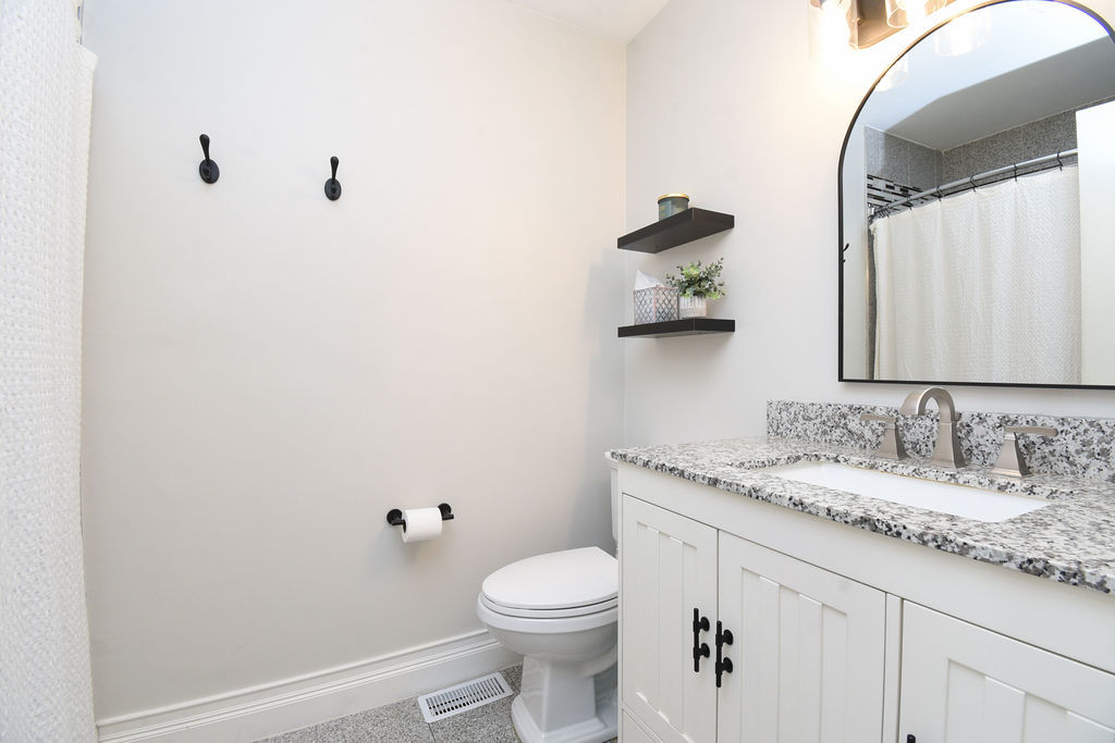 1112 N Old Bridge Road, Palatine, IL 60067