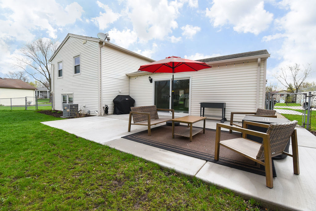 1112 N Old Bridge Road, Palatine, IL 60067