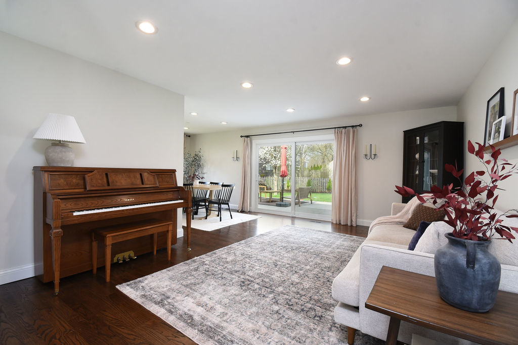 1112 N Old Bridge Road, Palatine, IL 60067