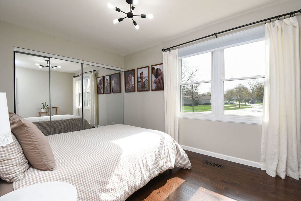 1112 N Old Bridge Road, Palatine, IL 60067