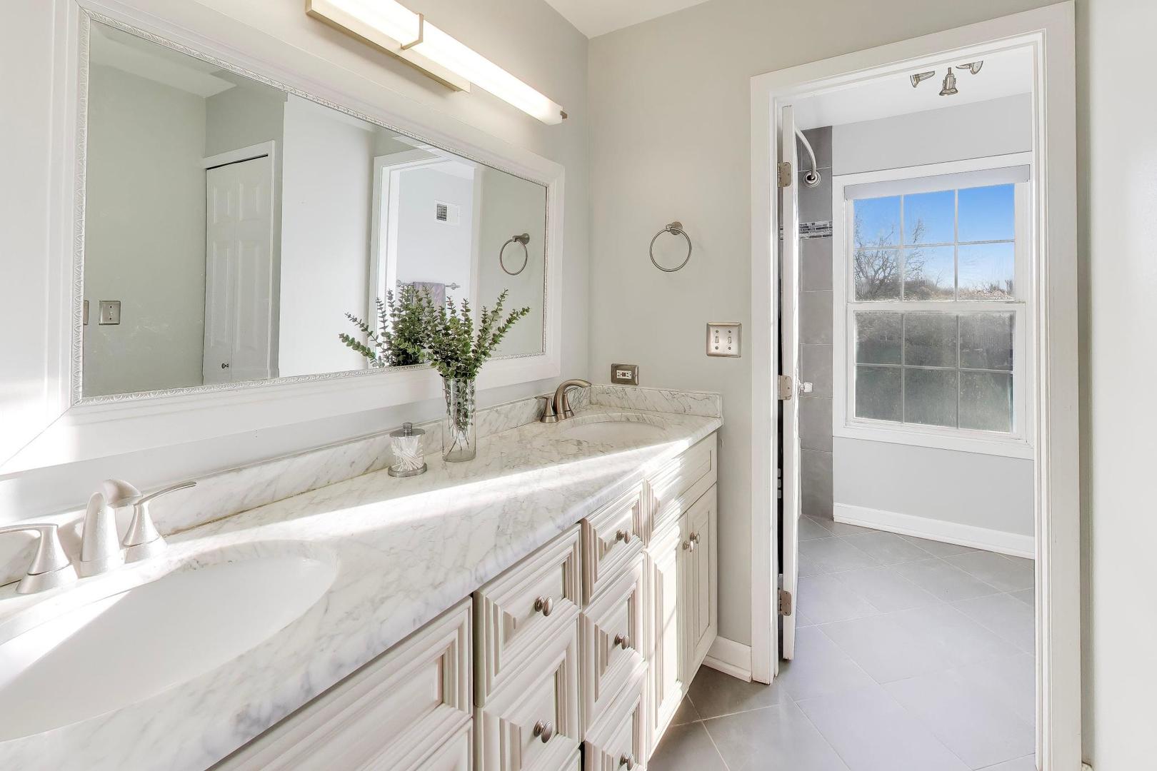 1422 Welland Court #1422, Roselle, IL 60172