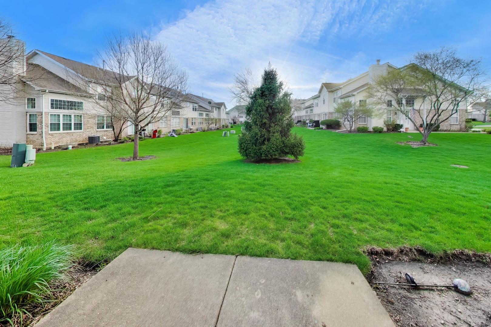 1422 Welland Court #1422, Roselle, IL 60172