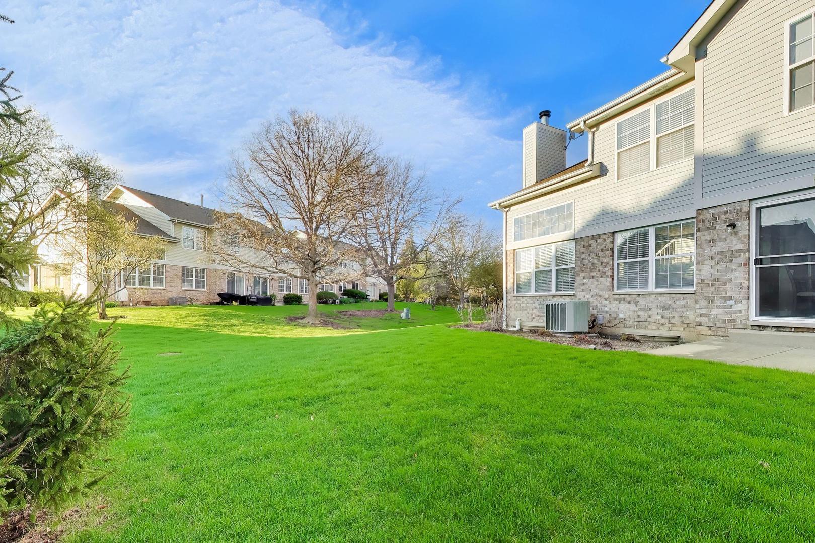 1422 Welland Court #1422, Roselle, IL 60172