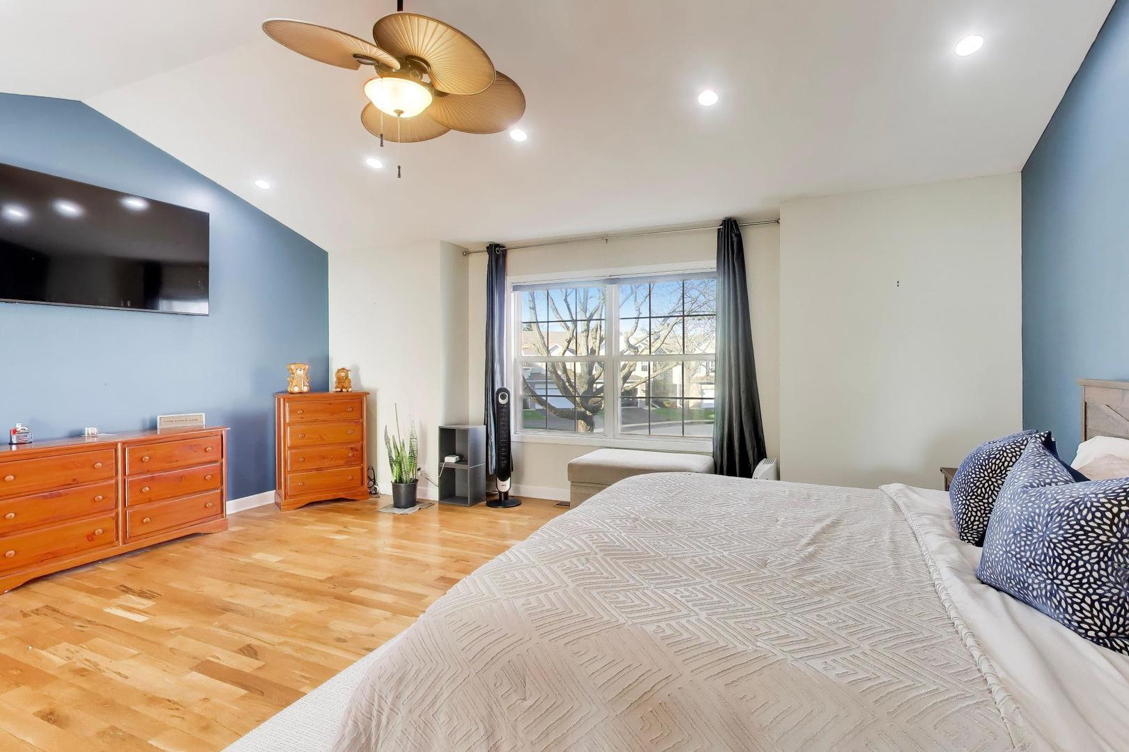 1422 Welland Court #1422, Roselle, IL 60172