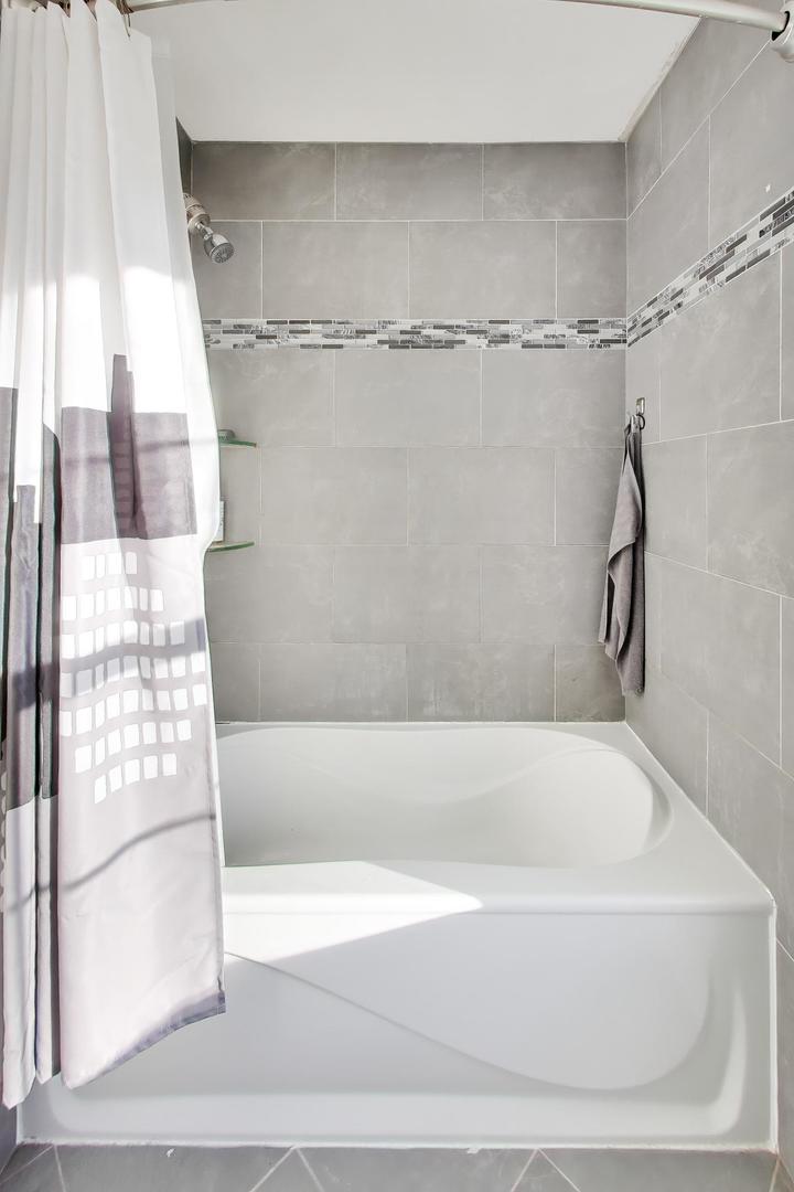 1422 Welland Court #1422, Roselle, IL 60172