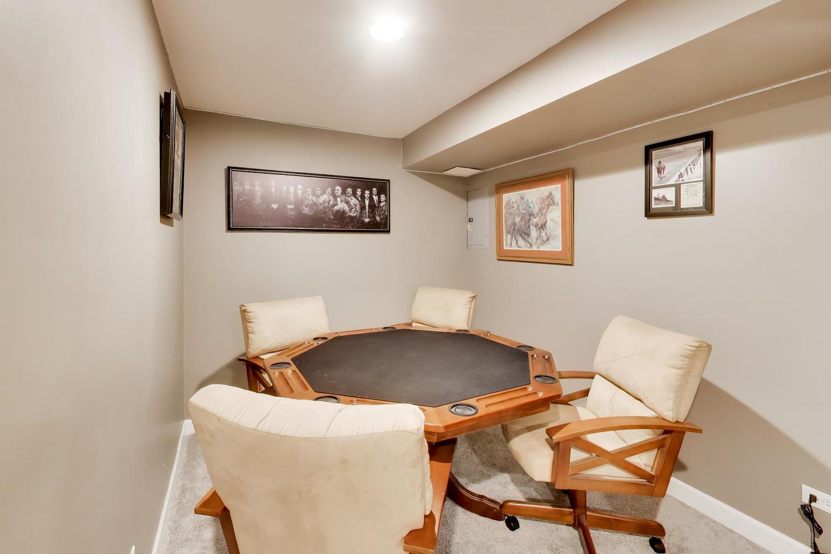 1422 Welland Court #1422, Roselle, IL 60172