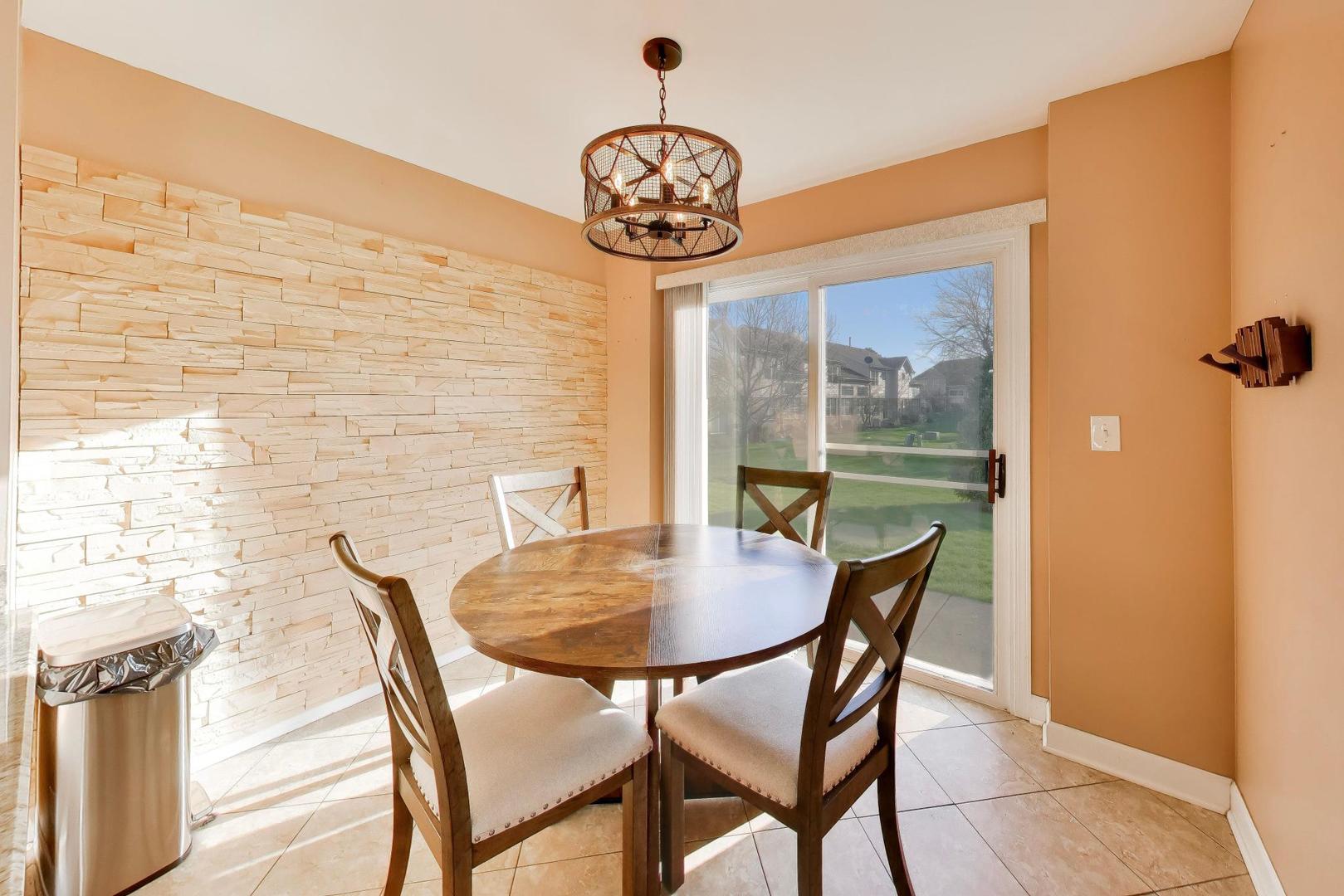 1422 Welland Court #1422, Roselle, IL 60172