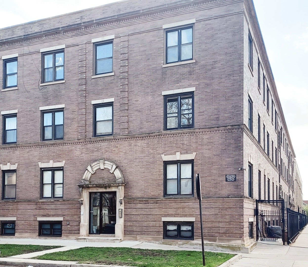 6100 S University Avenue #2, Chicago, IL 60637