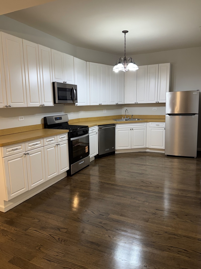 6100 S University Avenue #2, Chicago, IL 60637