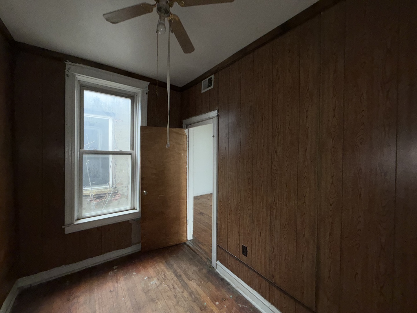 4043 W 5th Avenue, Chicago, IL 60624