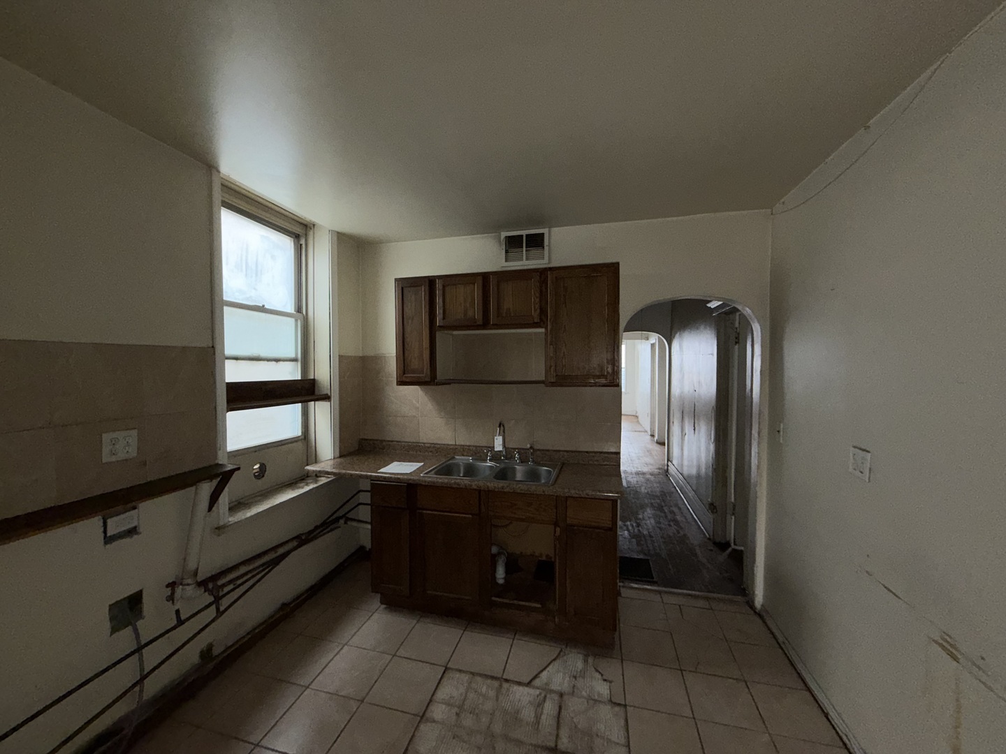 4043 W 5th Avenue, Chicago, IL 60624