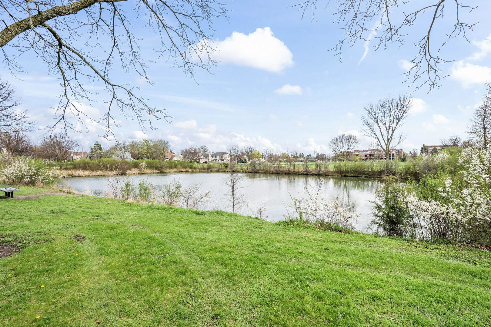 611 Hapsfield Lane #100, Buffalo Grove, IL 60089