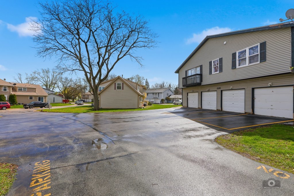 226 Elkhorn Court #B, Bolingbrook, IL 60440