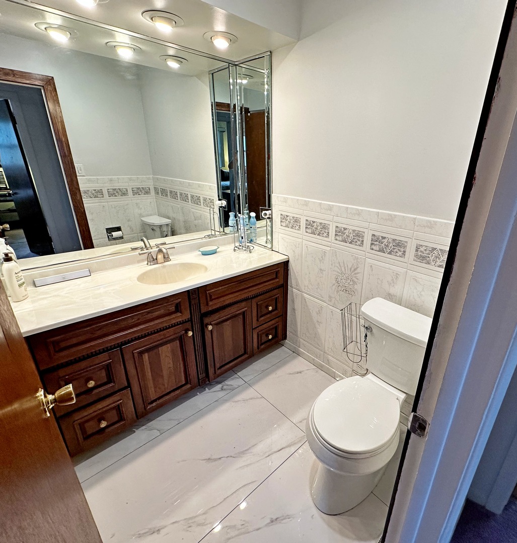 19213 Center Avenue, Homewood, IL 60430