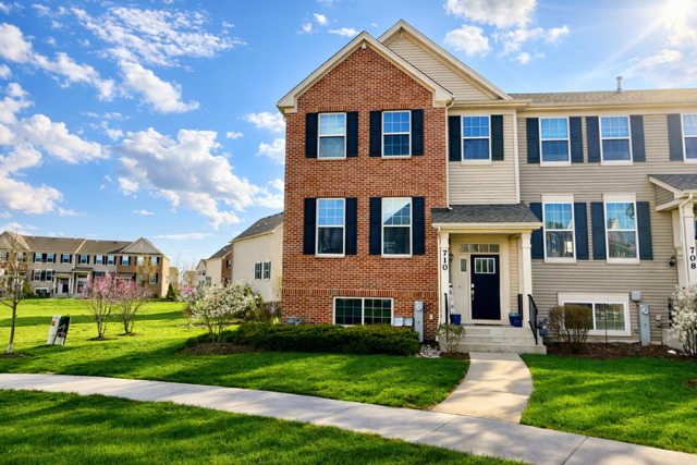 710 Springside Court, Oswego, IL 60543