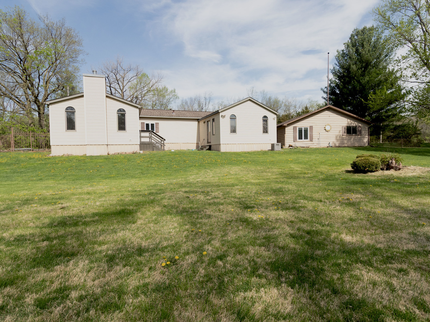 6240 N GUN CLUB Road, Morris, IL 60450