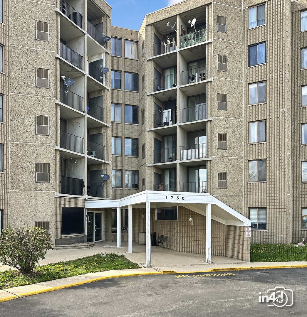 1750 N Marywood Avenue #207, Aurora, IL 60505