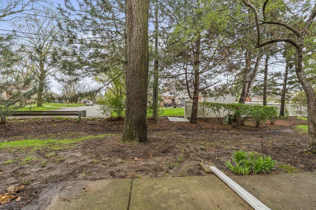 24 Millers Lane, Mount Prospect, IL 60056