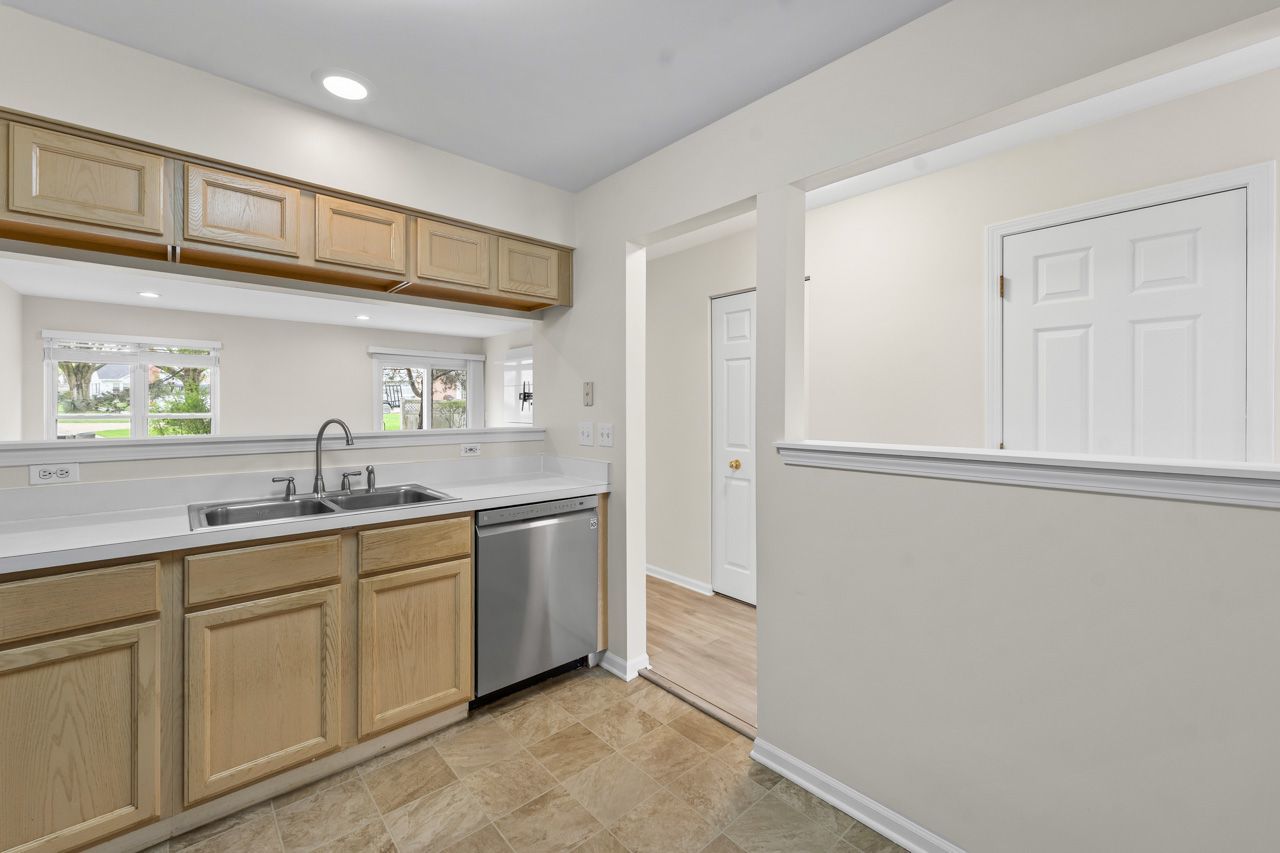 24 Millers Lane, Mount Prospect, IL 60056