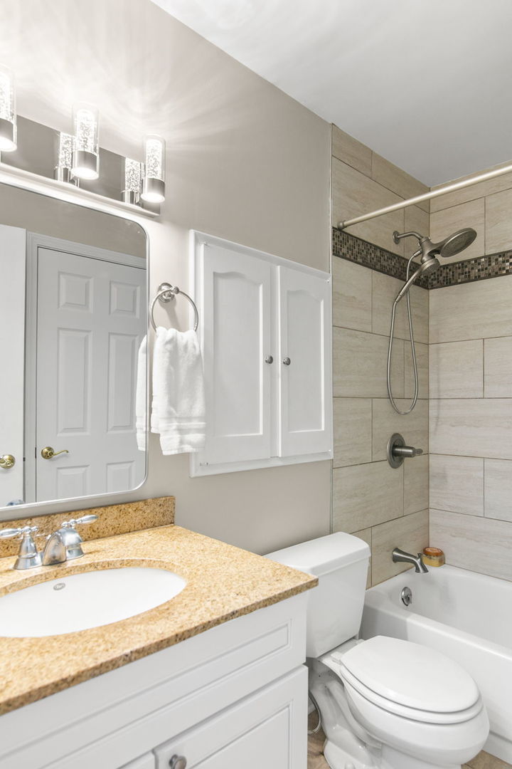 995 Georgetowne Lane, Barrington, IL 60010