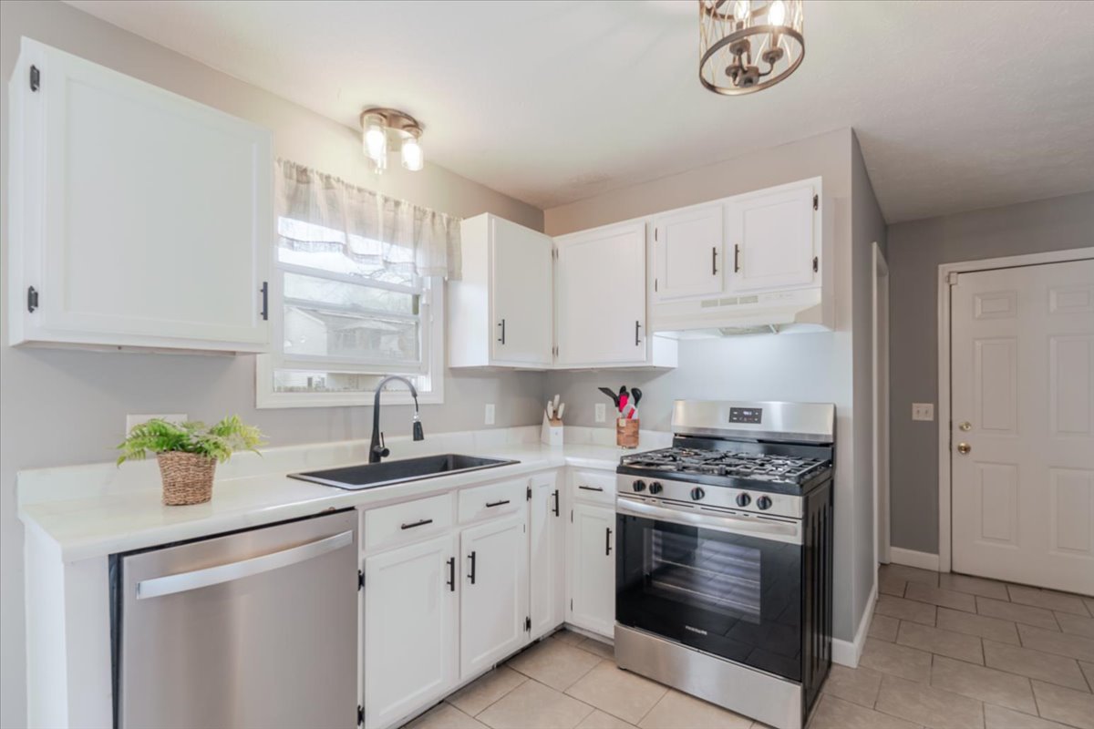 12 Spiria Court, Bloomington, IL 61701