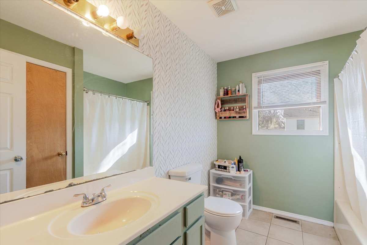 12 Spiria Court, Bloomington, IL 61701