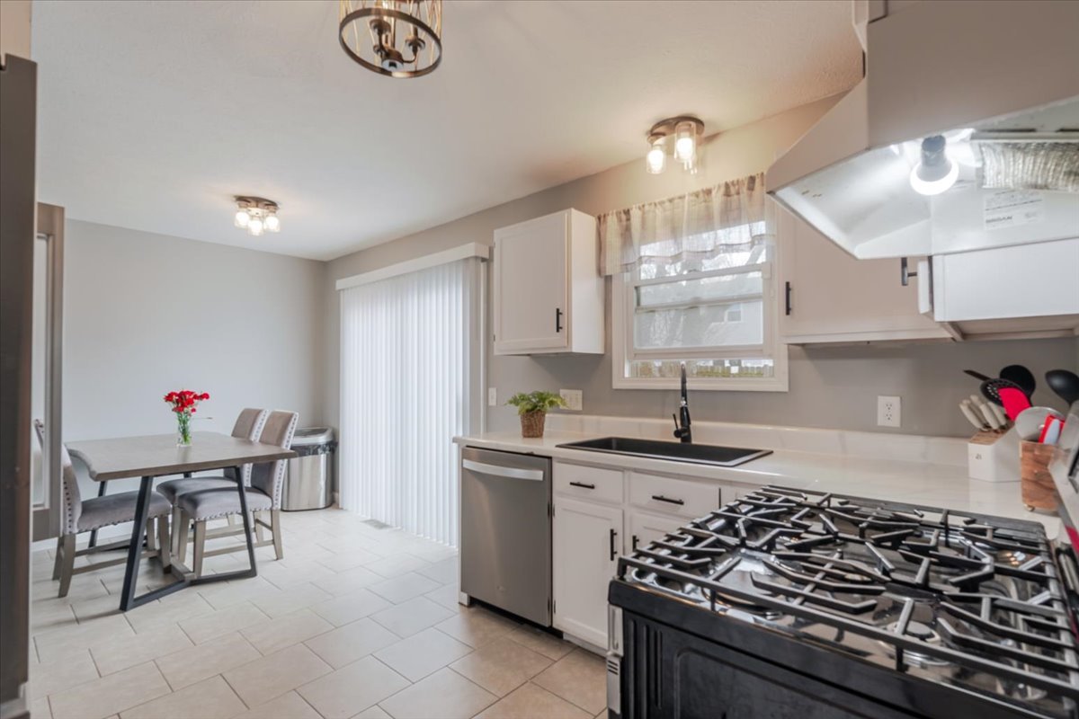 12 Spiria Court, Bloomington, IL 61701