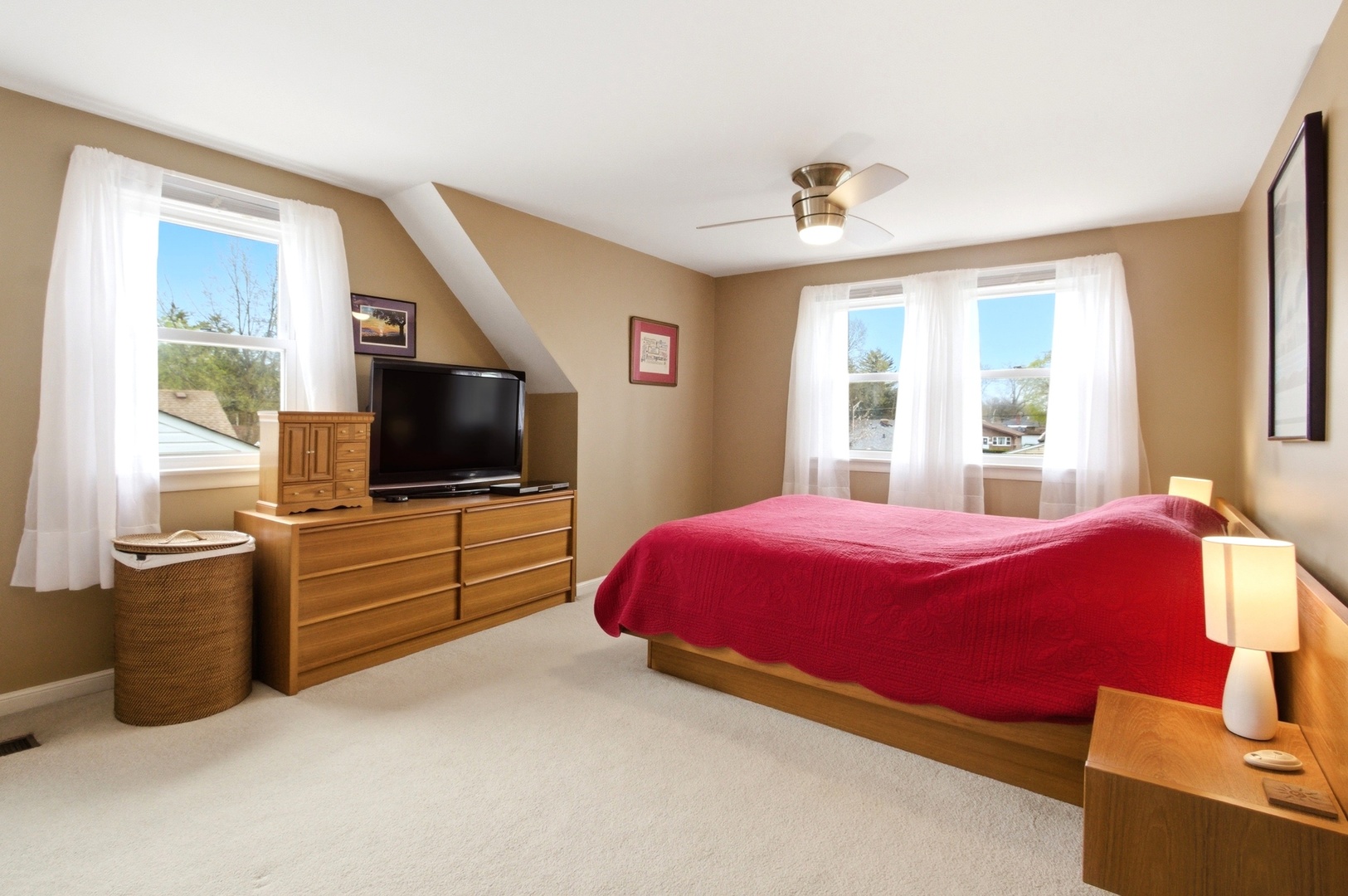 221 S Michigan Avenue, Addison, IL 60101